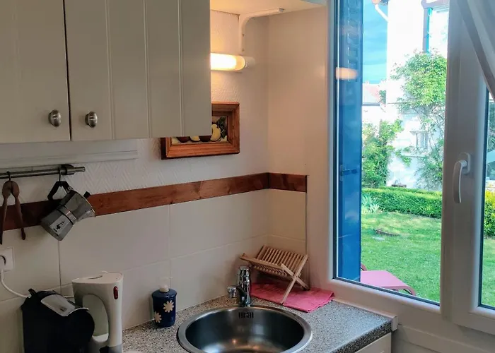 Le Cerisier Couette-café 3*